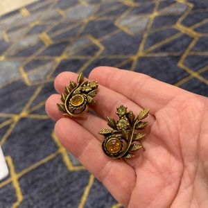 Vintage Coro Antique Look Goldtone Screwback Earrings 1 1/8” L